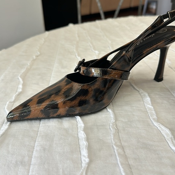 Faux Leather Leopard Sling Back Pointed Court Heels - Picture 11 of 11